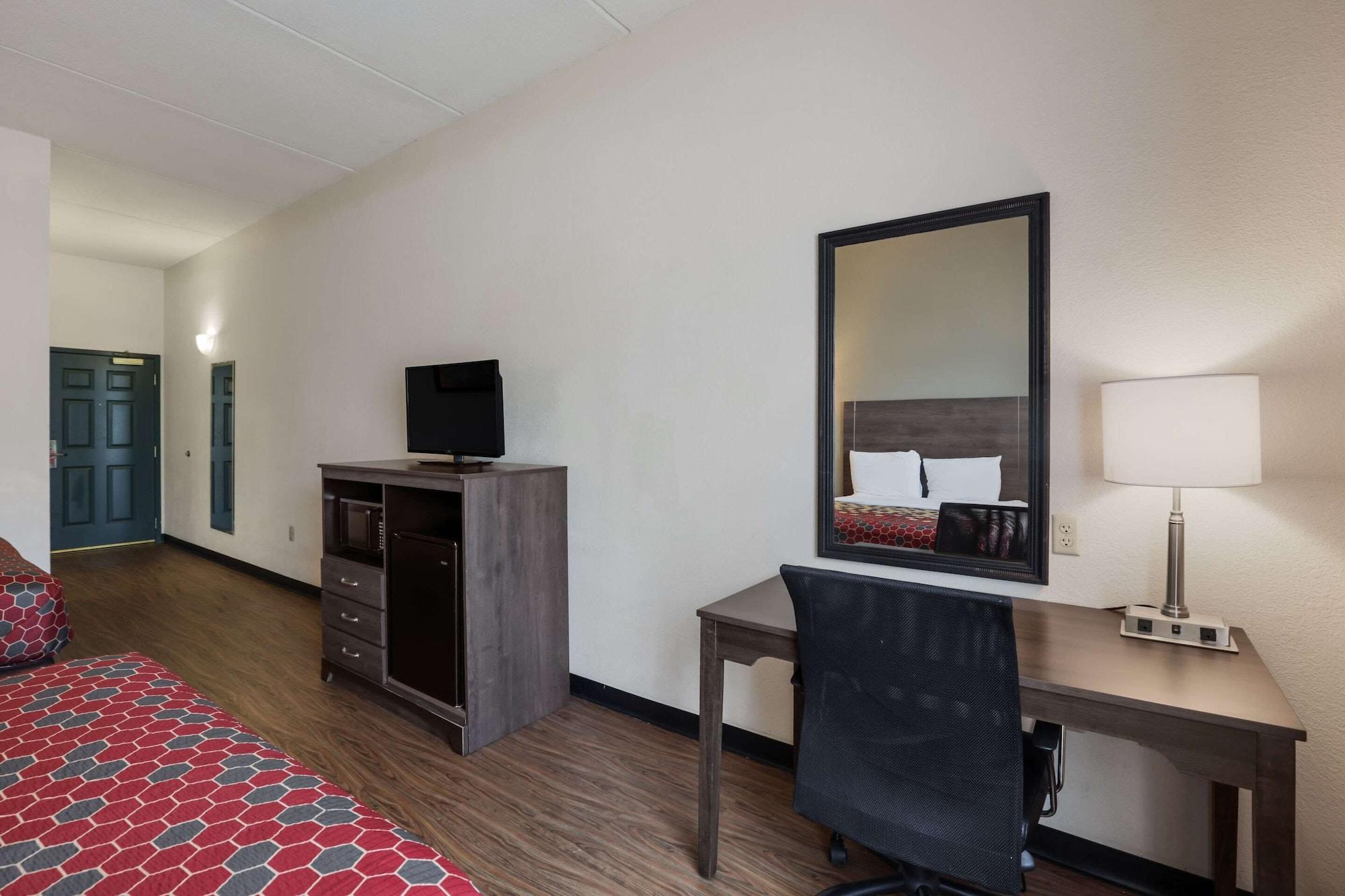 מריאנה Econo Lodge Inn & Suites מראה חיצוני תמונה