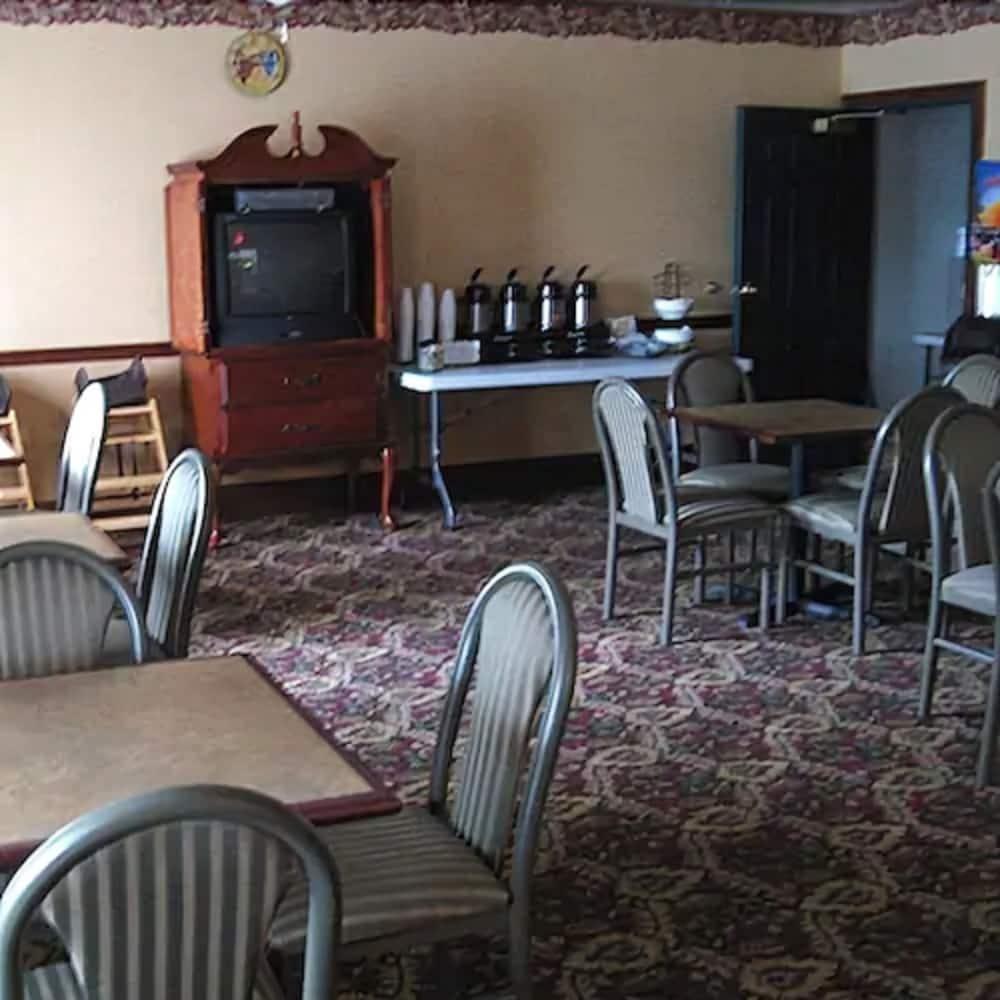 מריאנה Econo Lodge Inn & Suites מראה חיצוני תמונה