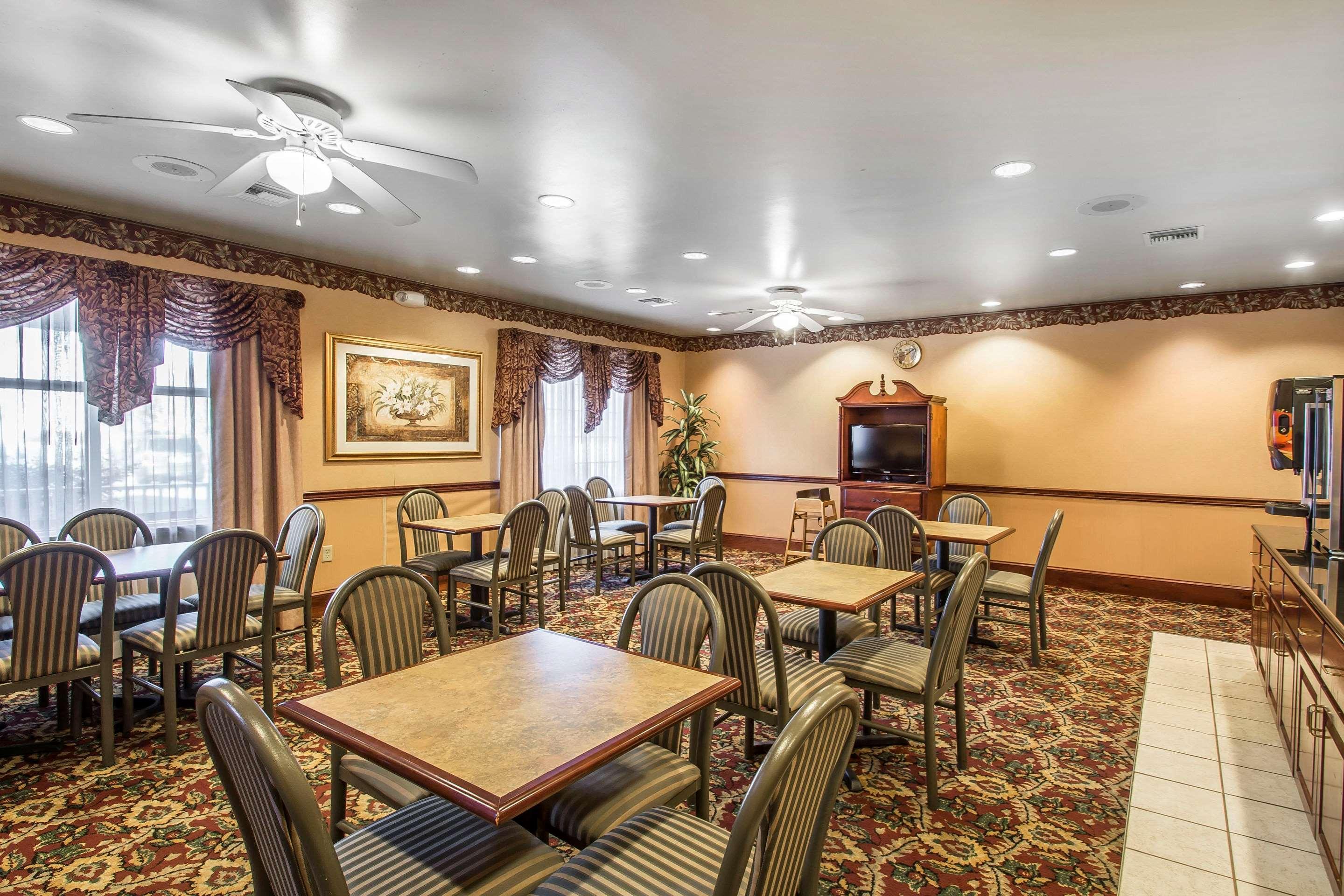 מריאנה Econo Lodge Inn & Suites מראה חיצוני תמונה