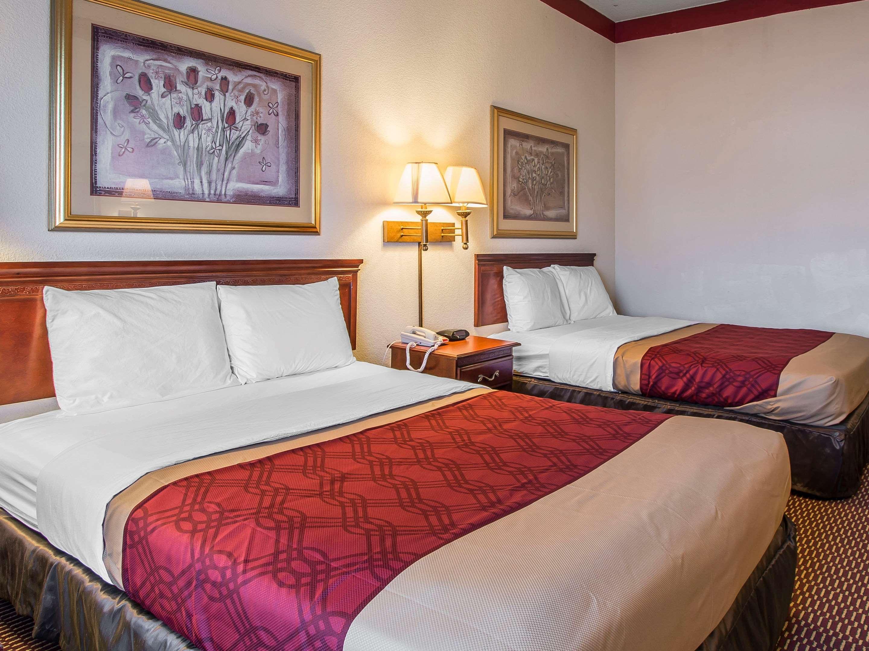 מריאנה Econo Lodge Inn & Suites מראה חיצוני תמונה