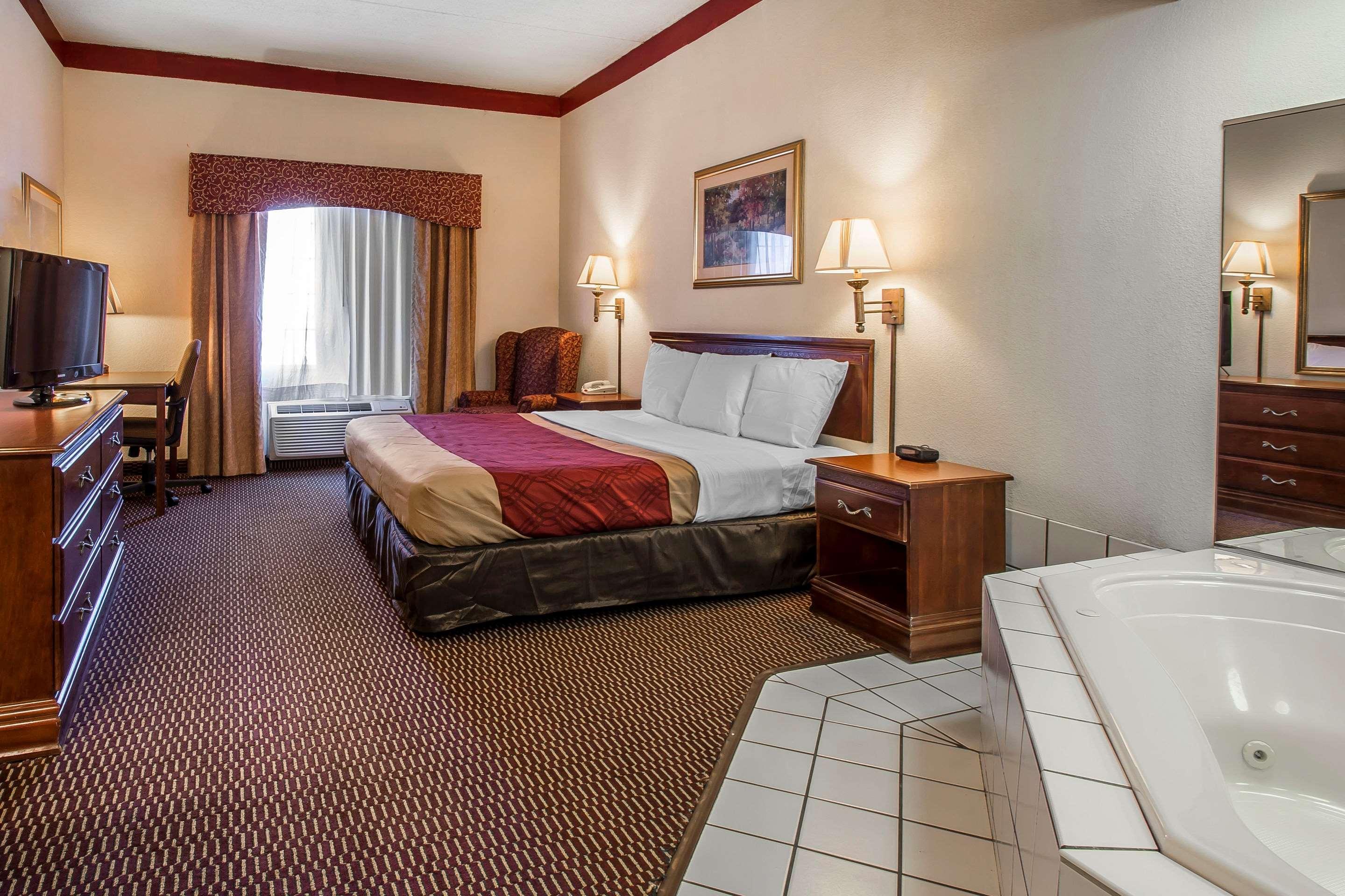 מריאנה Econo Lodge Inn & Suites מראה חיצוני תמונה