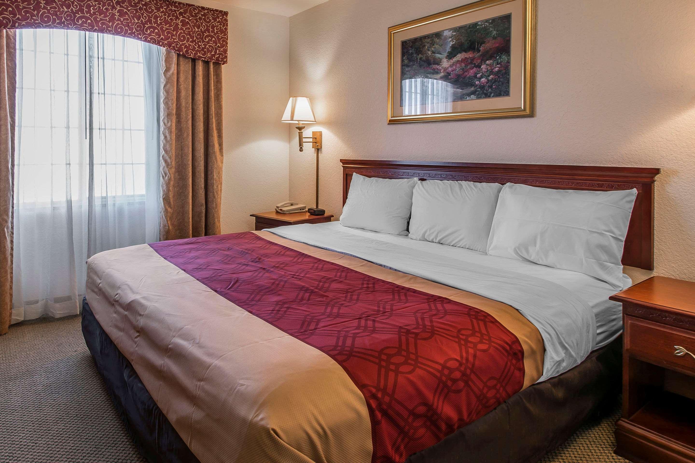 מריאנה Econo Lodge Inn & Suites מראה חיצוני תמונה