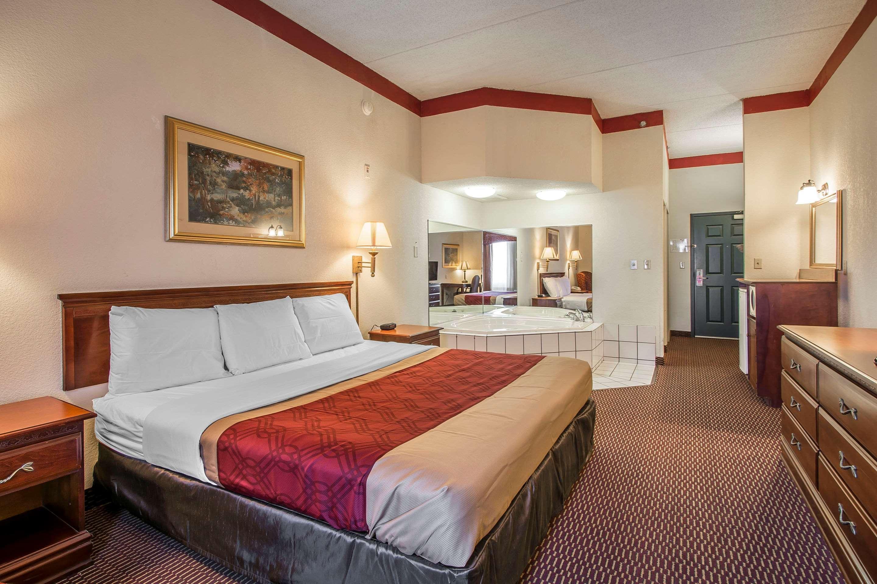 מריאנה Econo Lodge Inn & Suites מראה חיצוני תמונה