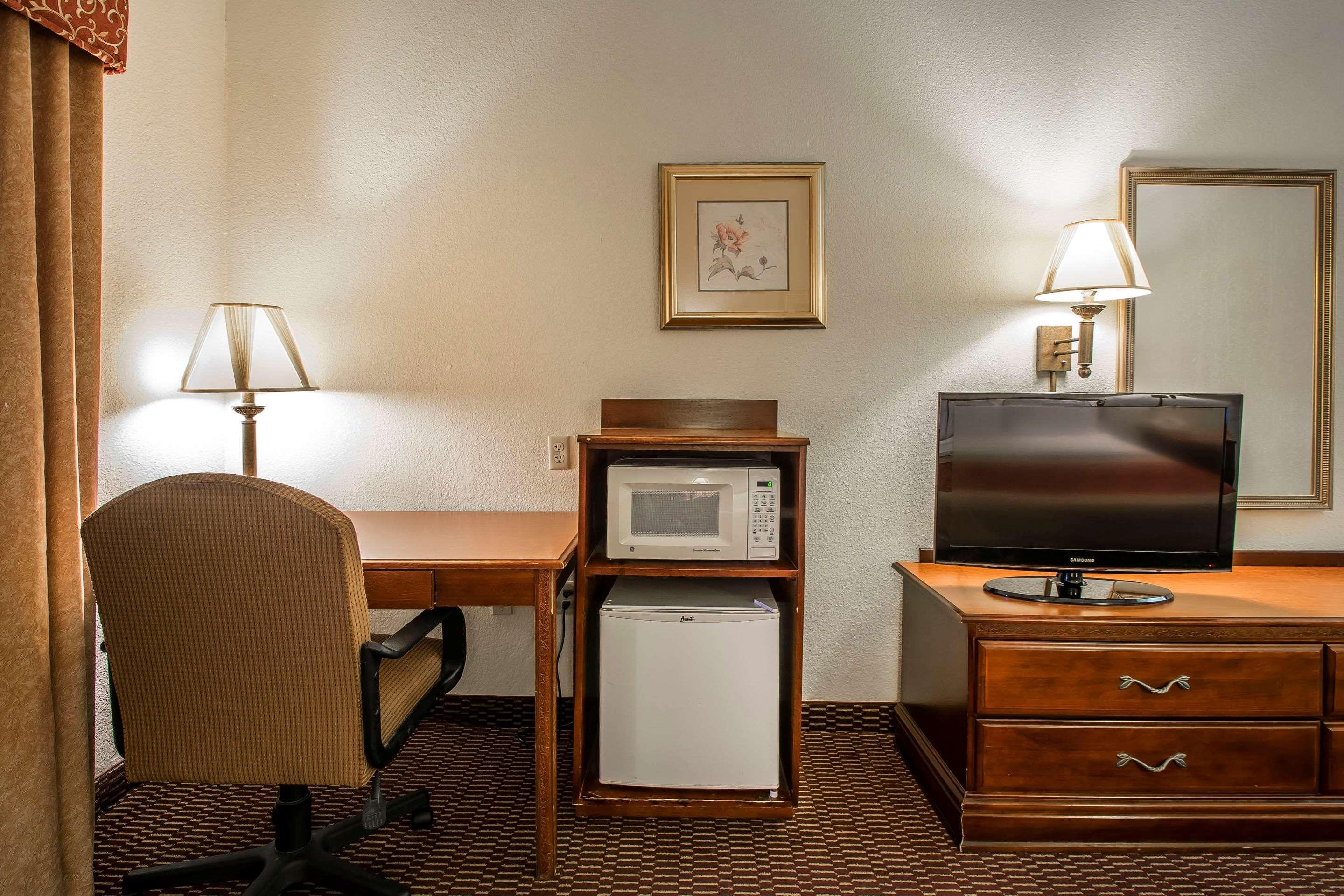 מריאנה Econo Lodge Inn & Suites מראה חיצוני תמונה