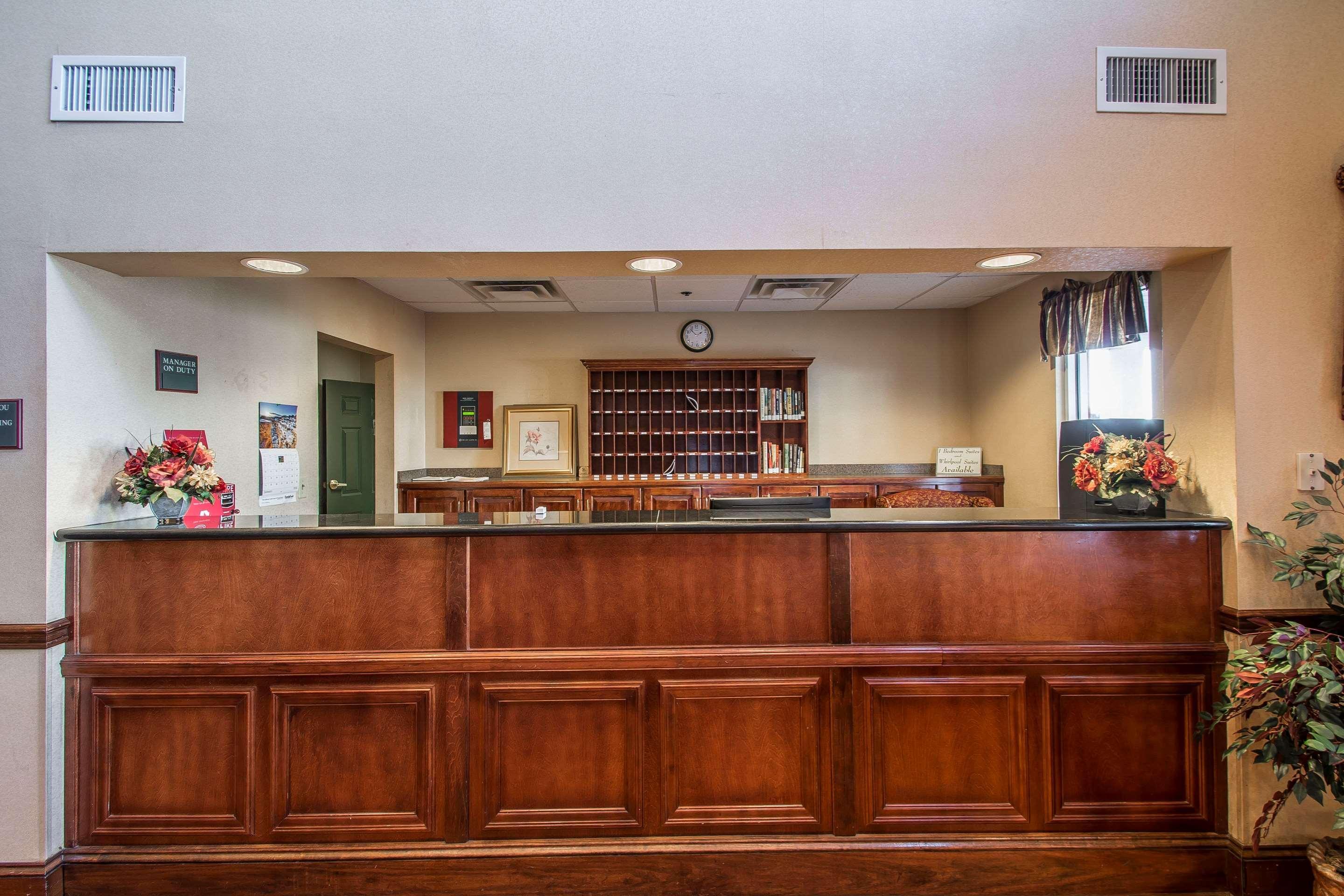 מריאנה Econo Lodge Inn & Suites מראה חיצוני תמונה