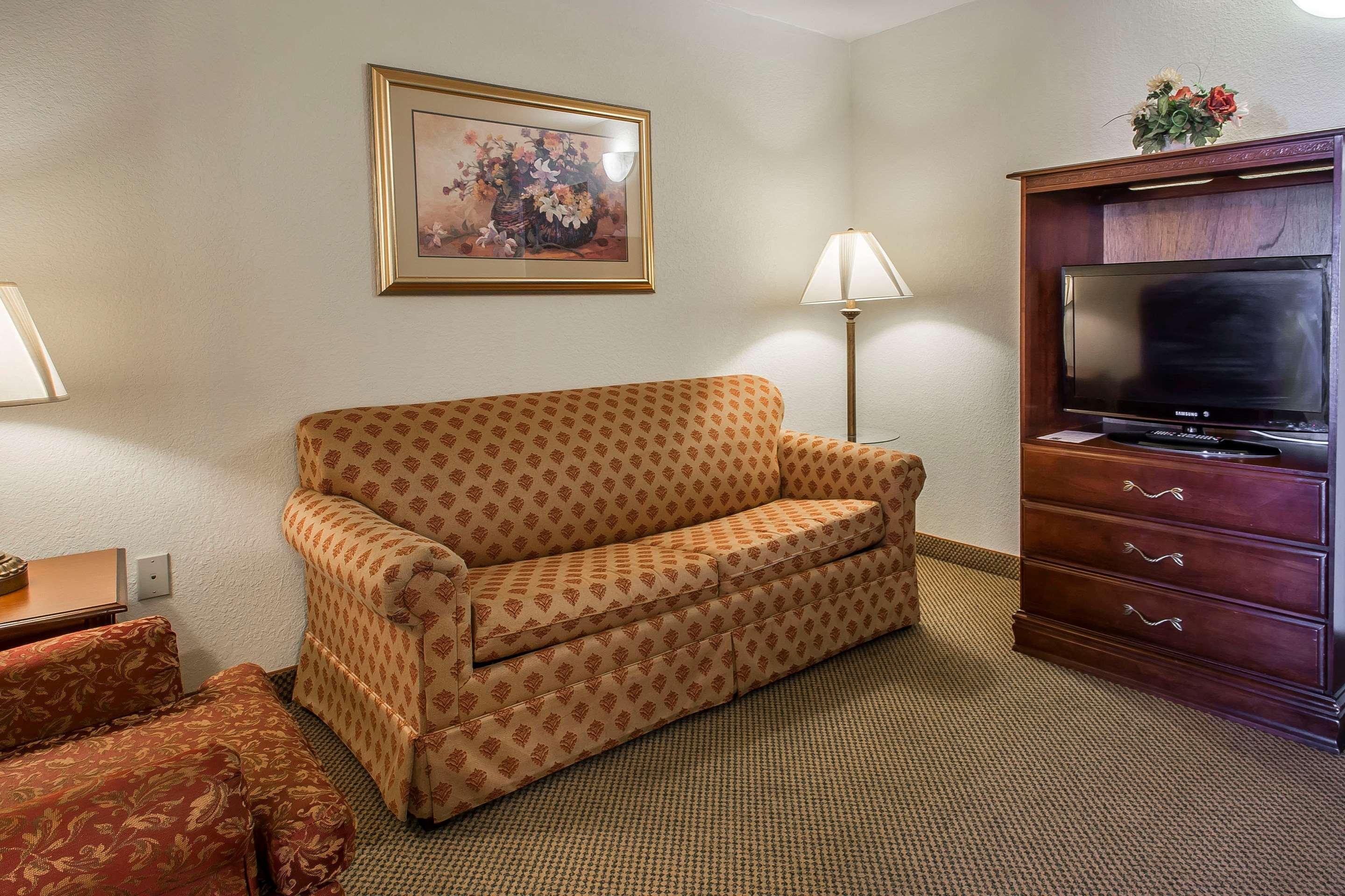 מריאנה Econo Lodge Inn & Suites מראה חיצוני תמונה
