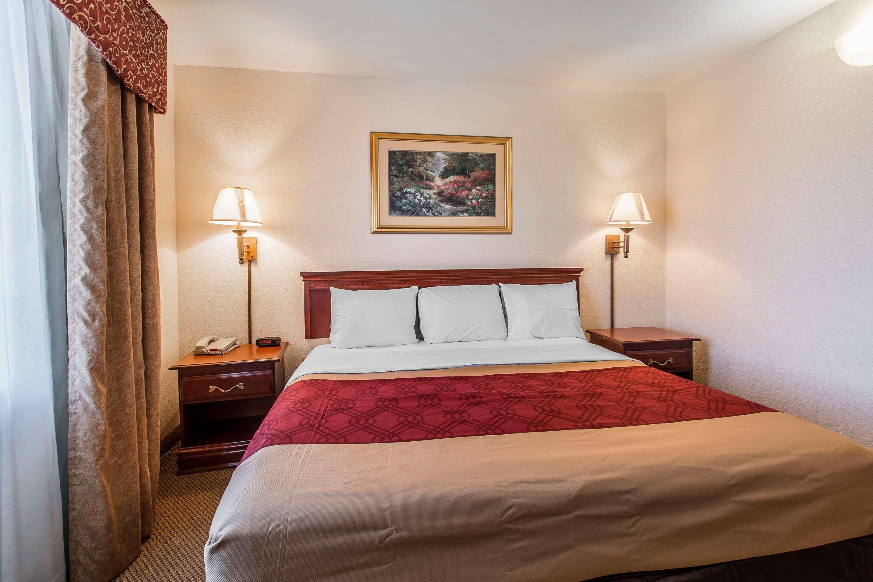 מריאנה Econo Lodge Inn & Suites מראה חיצוני תמונה