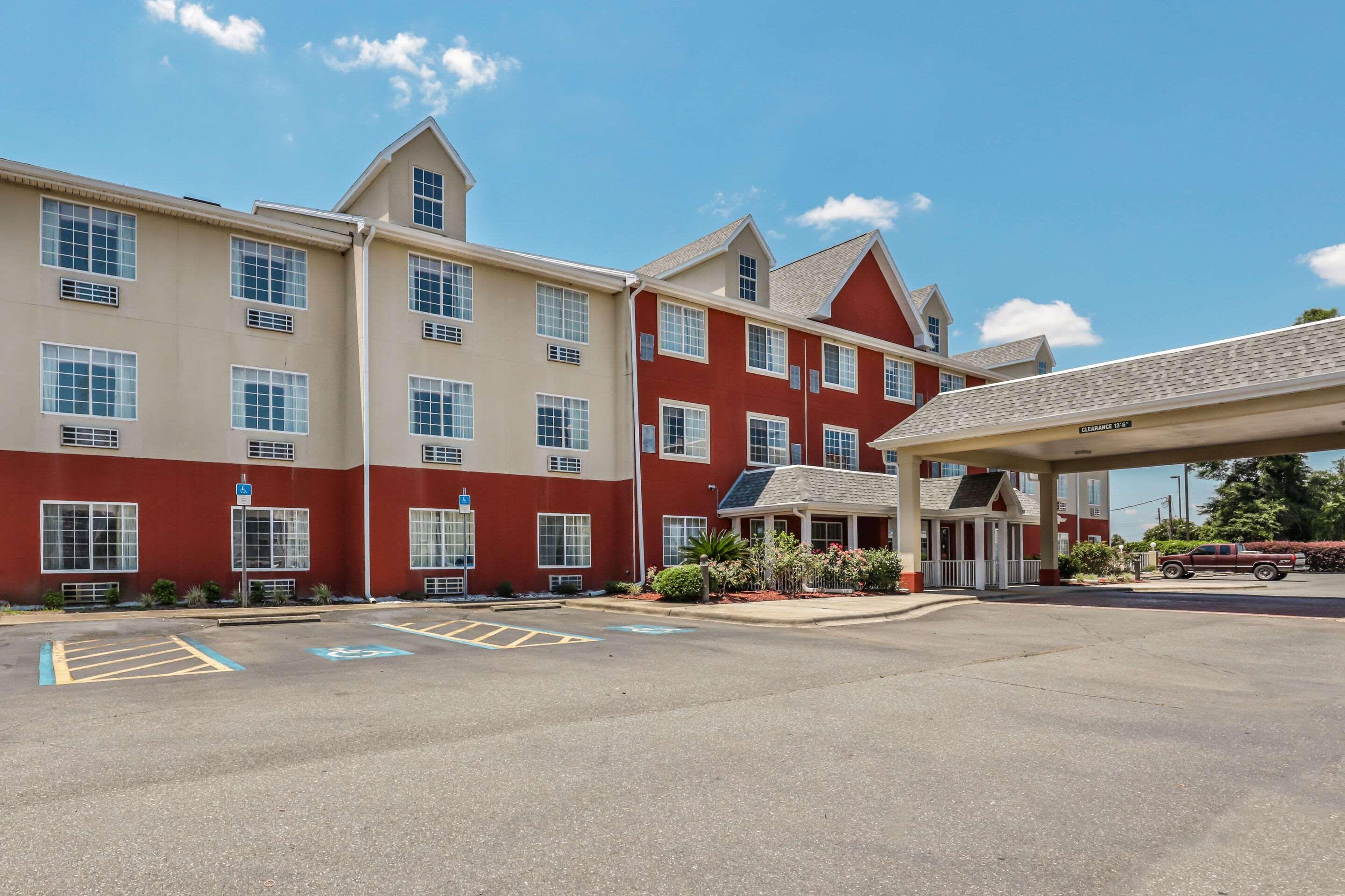 מריאנה Econo Lodge Inn & Suites מראה חיצוני תמונה