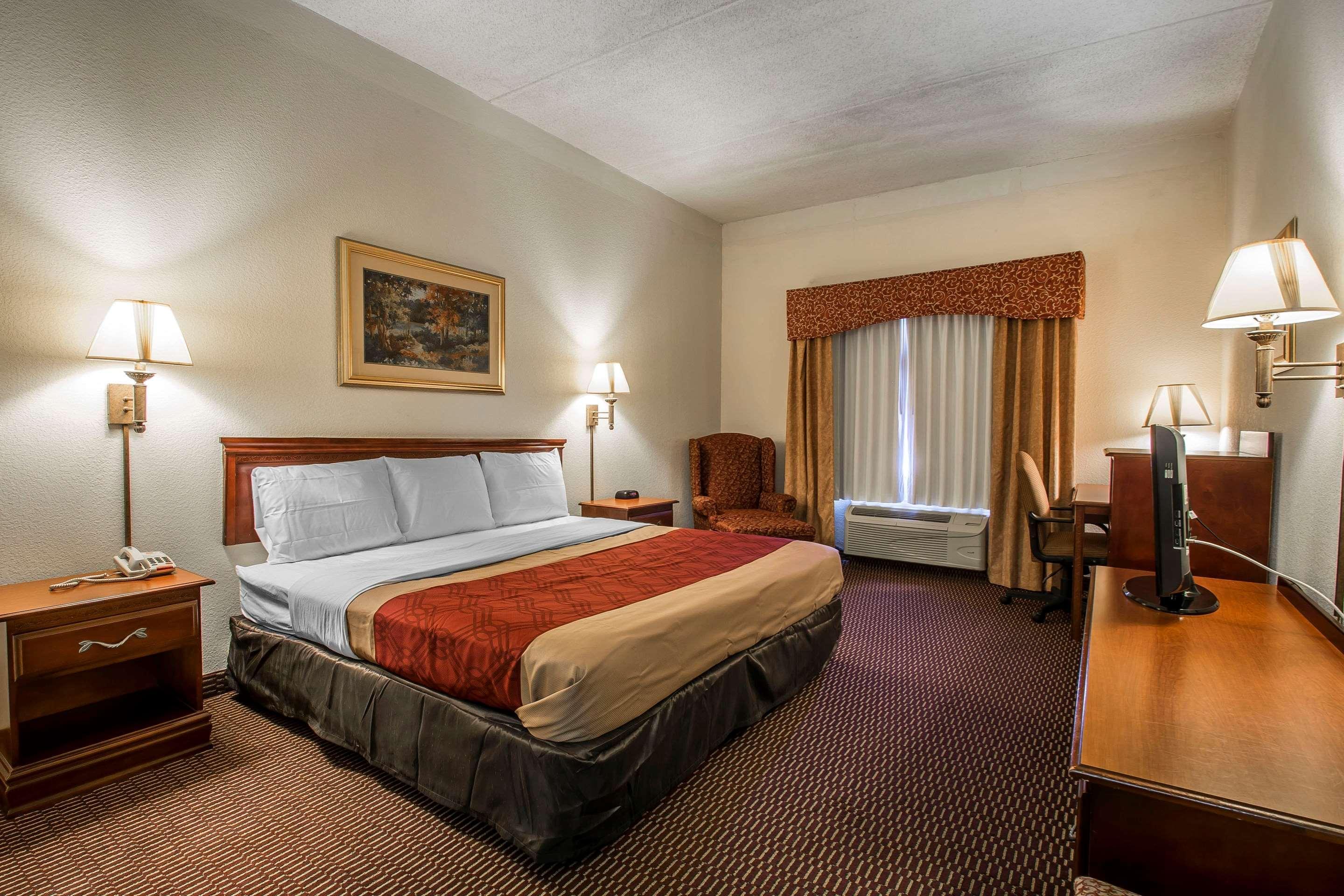מריאנה Econo Lodge Inn & Suites מראה חיצוני תמונה