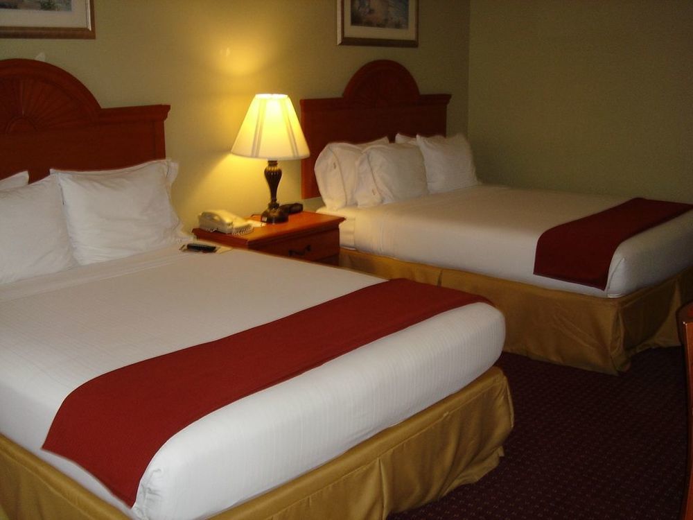 מריאנה Econo Lodge Inn & Suites חדר תמונה