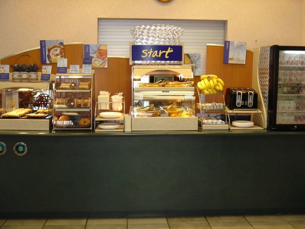 מריאנה Econo Lodge Inn & Suites מסעדה תמונה